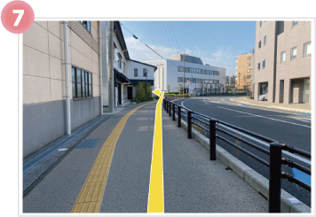 次の道を左に入る